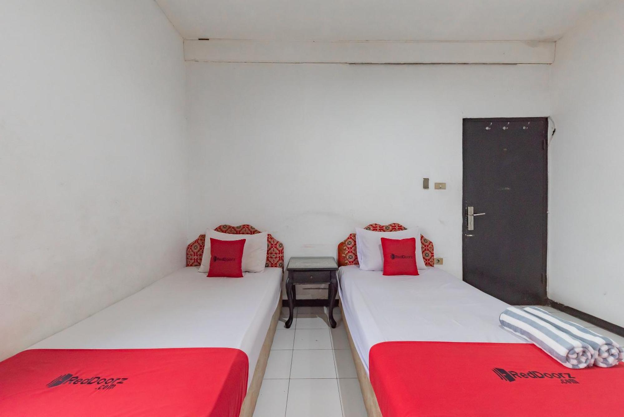 Reddoorz Near Taman Kota Lapang Merdeka Sukabumi Exterior foto