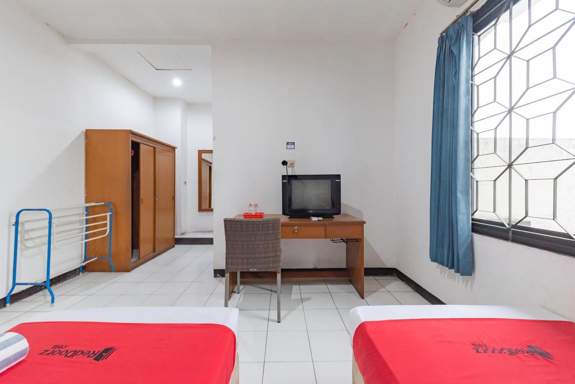 Reddoorz Near Taman Kota Lapang Merdeka Sukabumi Exterior foto